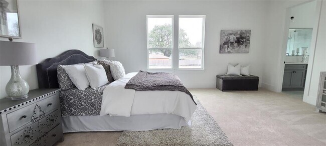 Building Photo - 311 Cyclamen St