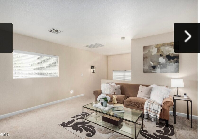 Building Photo - 2418 E Peach Tree Dr