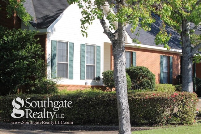 Building Photo - Woodshire Duplexes & Townhomes