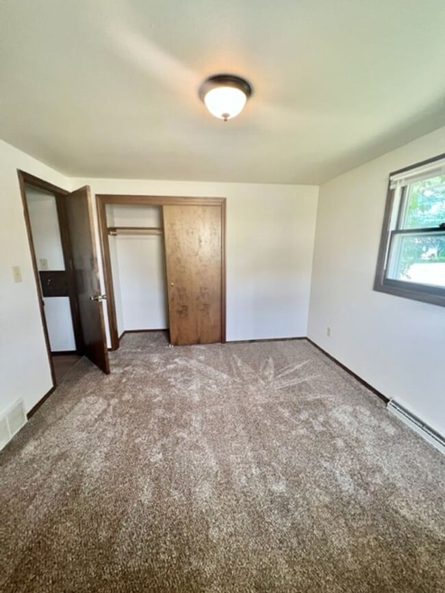 Building Photo - 2489 Trojan Dr