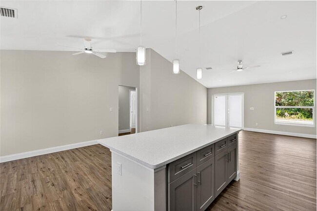 Building Photo - 486 Celeste St