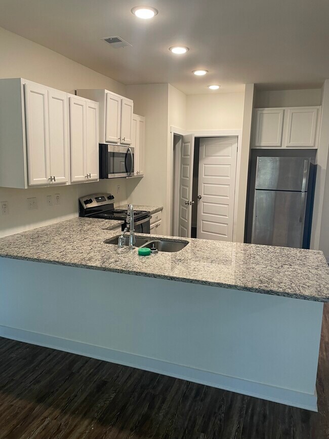 Building Photo - 3459 Misty Hollow Dr