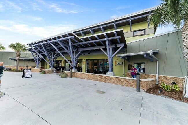 Building Photo - 850 TETBURY Lp