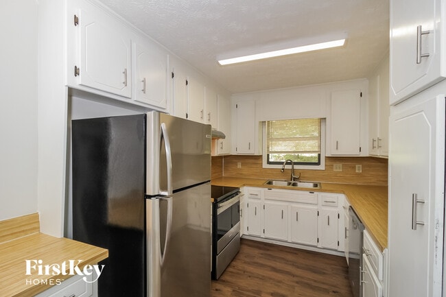 Building Photo - 1049 Rolling Green Dr