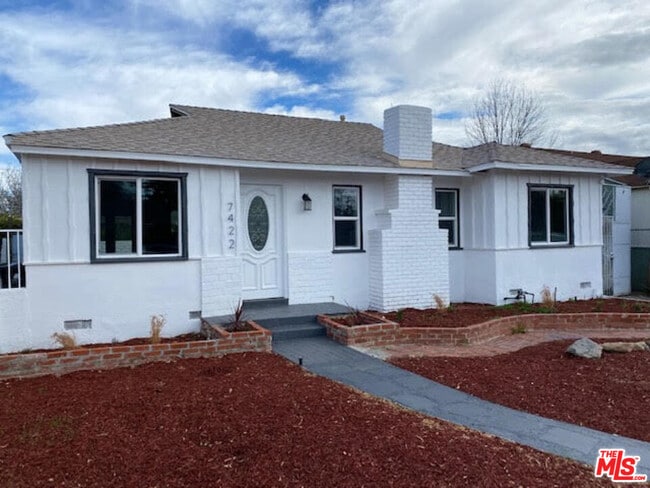 Primary Photo - 7422 Milwood Ave