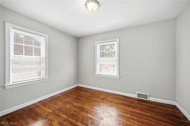 Building Photo - 3889 Grenville Rd