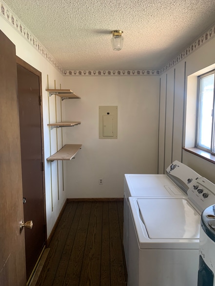 Laundry room - 805 N Austin St