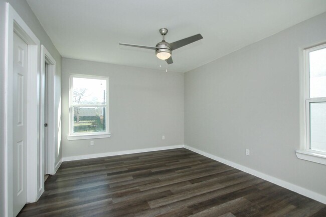 Building Photo - For Lease-Housing Vouchers Accepted | 3 Bed, 2 Bath | 1,150 Sq Ft | Warwick Place |
