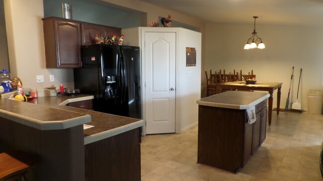 Building Photo - WINTER RENTAL -- 3 Bedroom 2 Bath Home