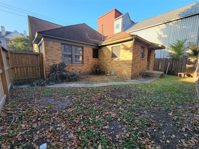 Building Photo - 2811 Chenevert St