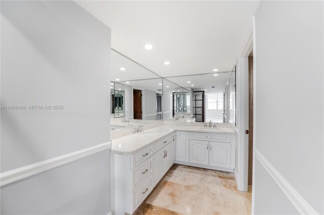 Building Photo - 6039 Collins Ave