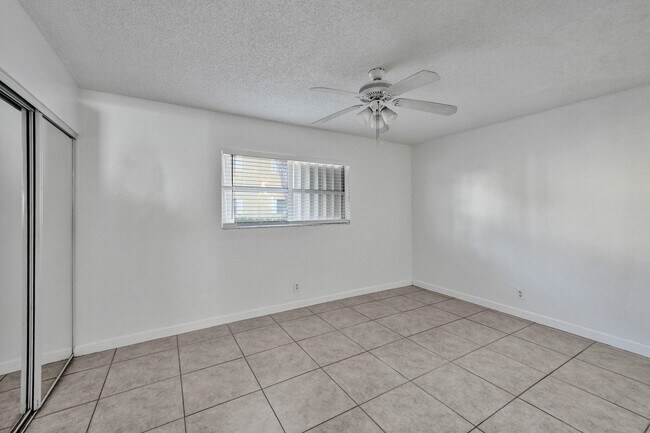 Building Photo - 600 SE 2nd Ave