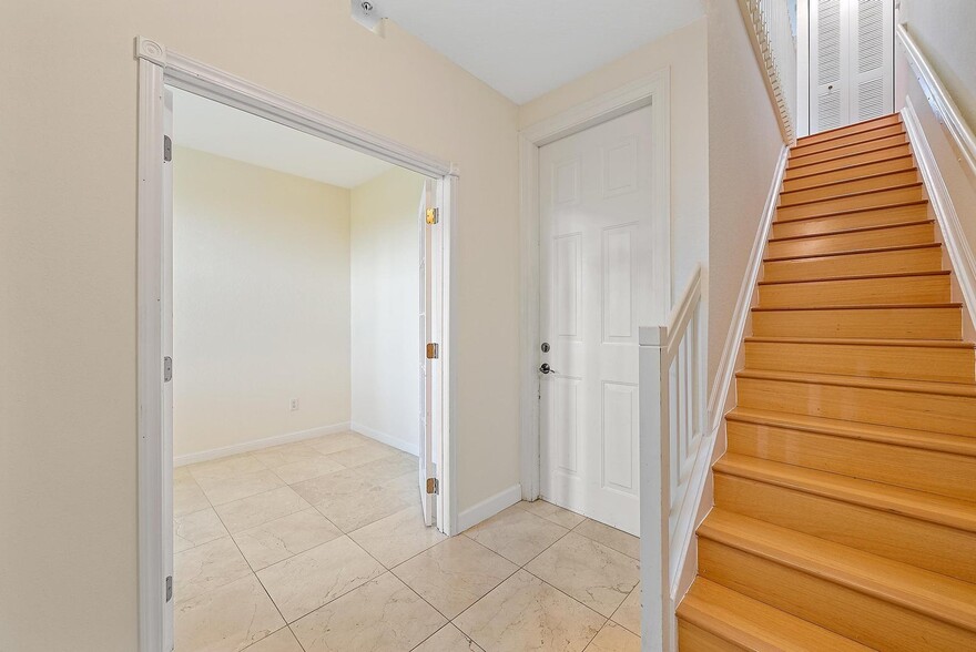 Building Photo - 770 Millbrae Ct