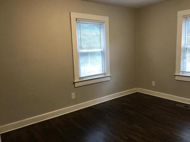 Building Photo - Huntersville: 3 bedroom 1 bath home