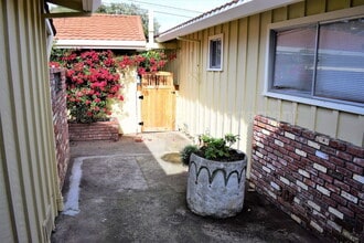 Building Photo - 1113 McClellan Ave