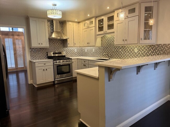 Building Photo - 1125 Royal Ln