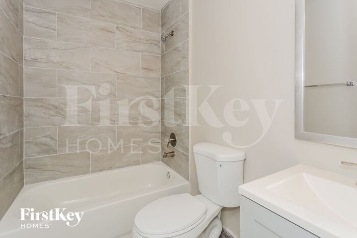 Building Photo - 16905 SW 106th Ct