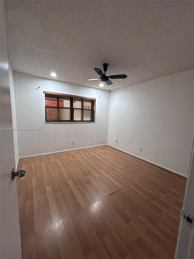 Building Photo - 2997 Riverside Dr