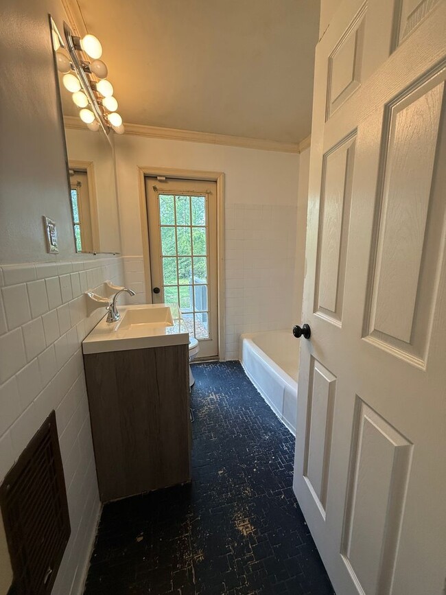 Building Photo - Welcome Home to Comfort and Charm in Decat...