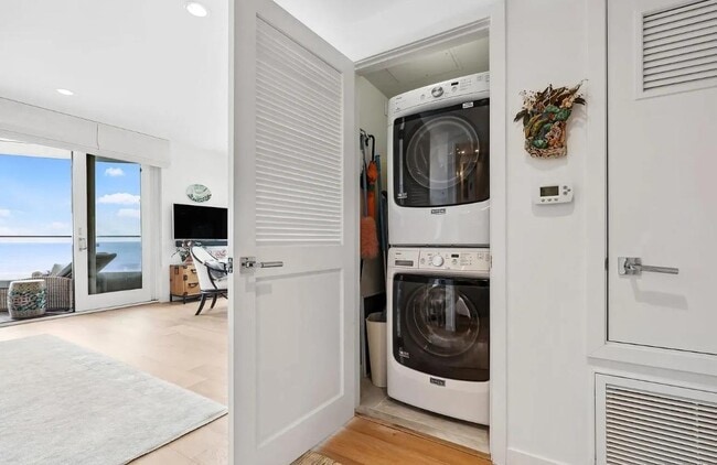 Building Photo - 6767 Neptune Pl