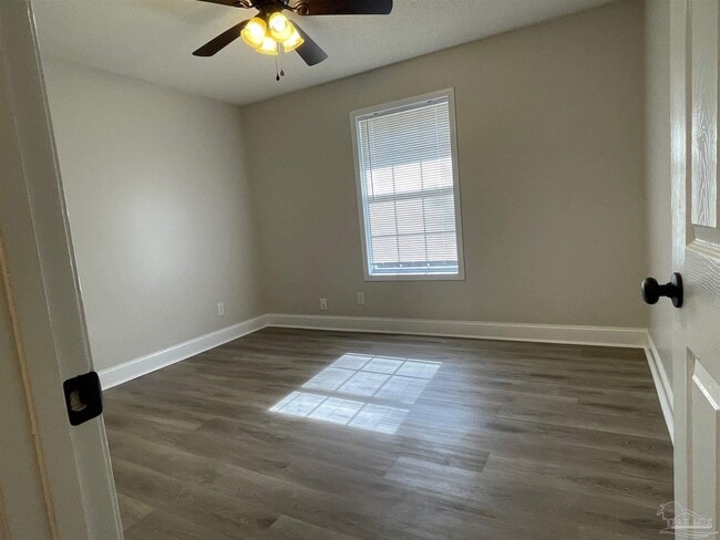 Building Photo - 1033 Waterford Ln