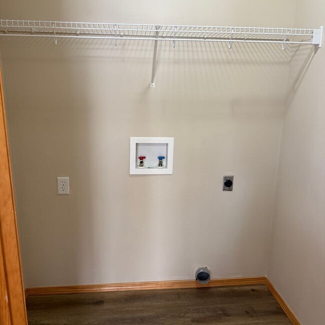 Building Photo - Updated 3 bedroom 2 bathroom home in Clever