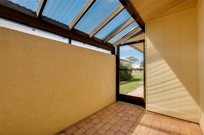 Building Photo - 49 Sandstone Cir