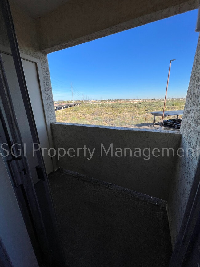 Building Photo - 12123 W Bell Rd