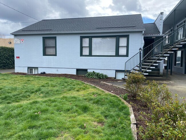 Building Photo - 2BR/1BA Apartment for Rent