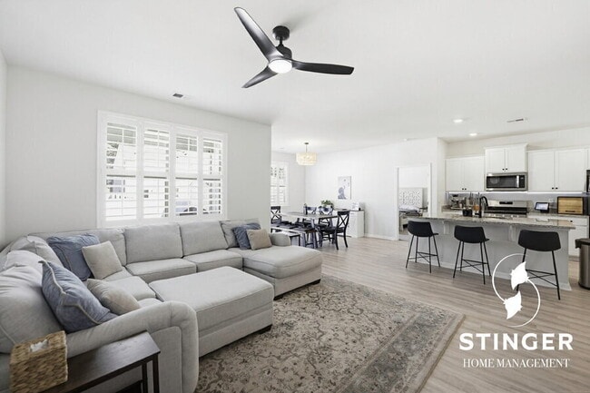 Building Photo - 334 Sanctuary Dr