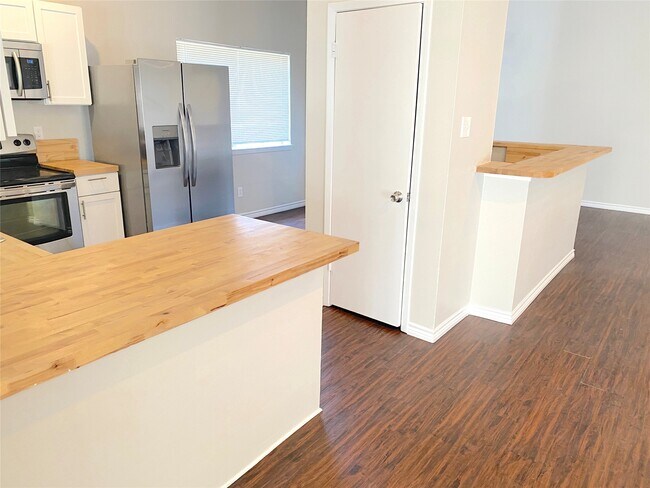 Building Photo - 2414 Woven Wood Ln