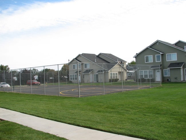 Building Photo - Pinehurst Townhomes