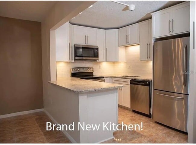 Building Photo - 1724 Pine Ridge Way W