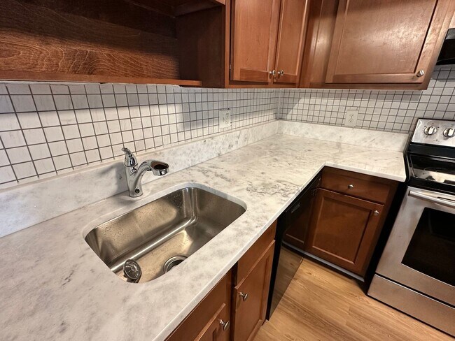 Building Photo - Available for Immediate Move-In – 2 Bed | 2 Bath Condo