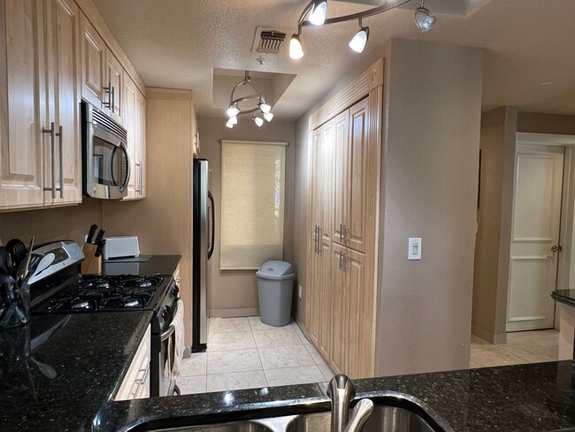 Building Photo - $500 OFF 1st MONTH RENT! MERIDIAN 2 BDR /2...