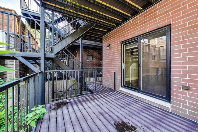 Building Photo - 2038 N Burling St