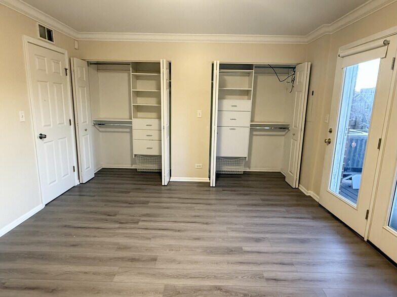 MBR Closet - 1154 N Howe St