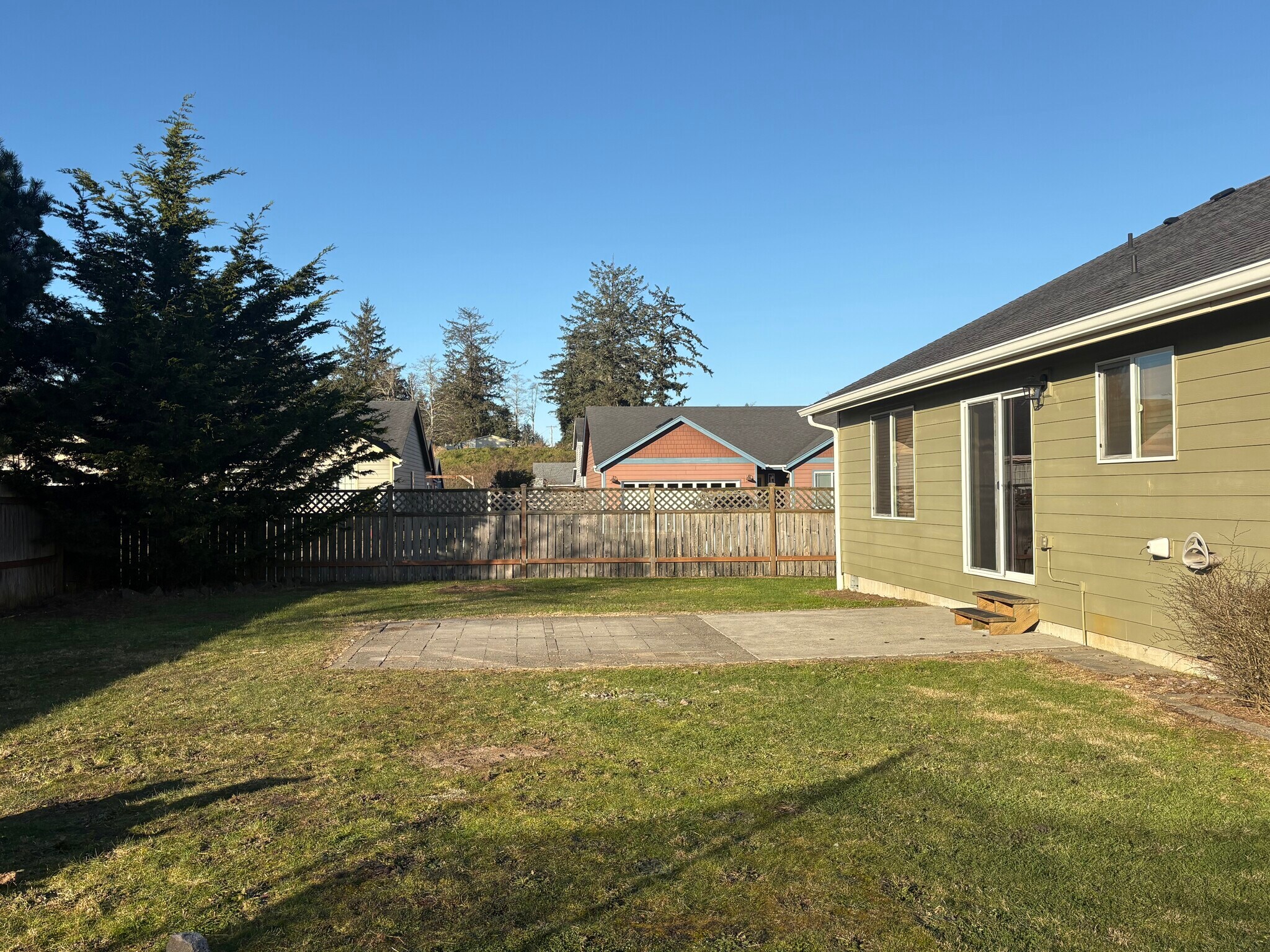 Back Yard - 311 SW Juniper Ave