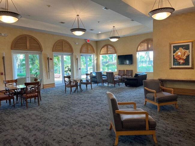 Building Photo - 4926 Ave