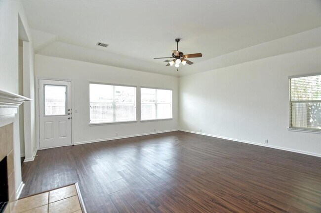 Building Photo - 207 Hoot Owl Ln N