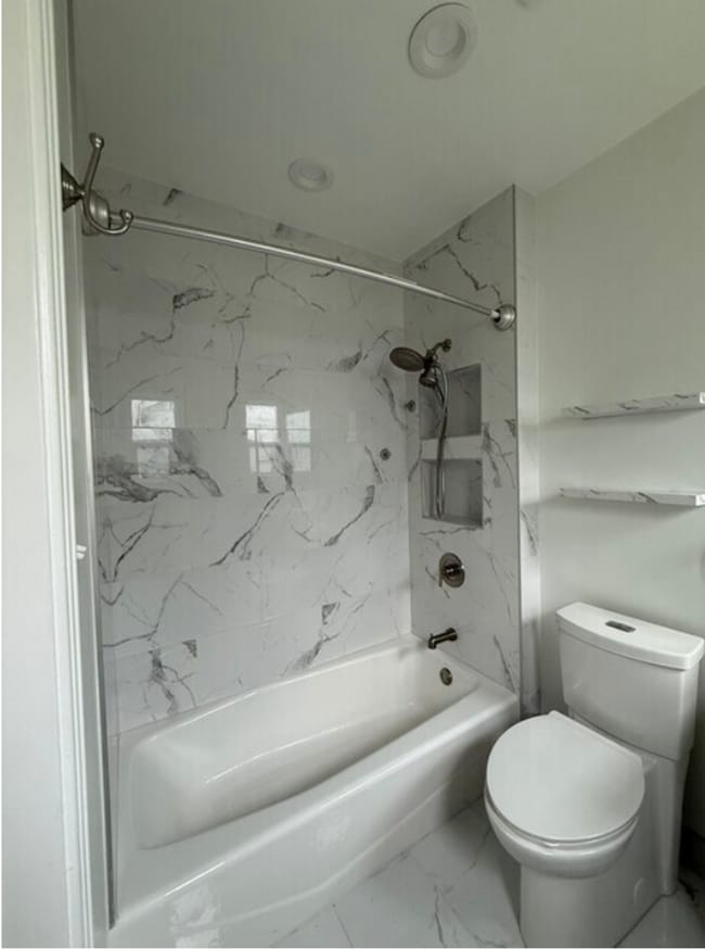 Building Photo - Newly Remodeled 2 bed+ 1.5 bath Single Fam...