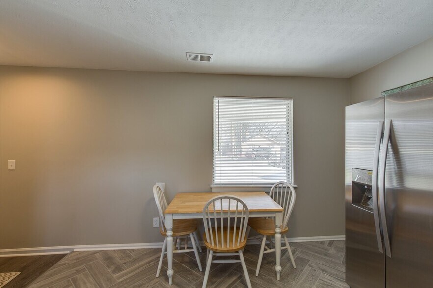 Building Photo - 1417 22nd Ave N