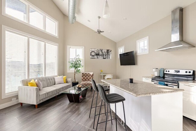 Building Photo - 805 The High Rd