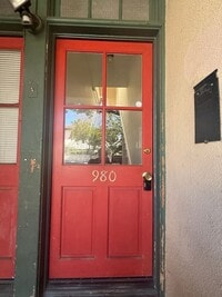 Building Photo - 2 Bedroom, 1 bathroom second floor apartme...