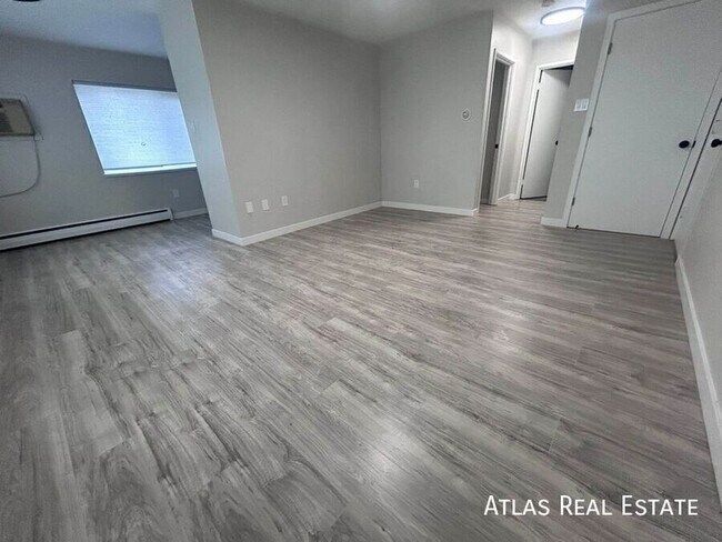 Building Photo - 551 S Fairfax St