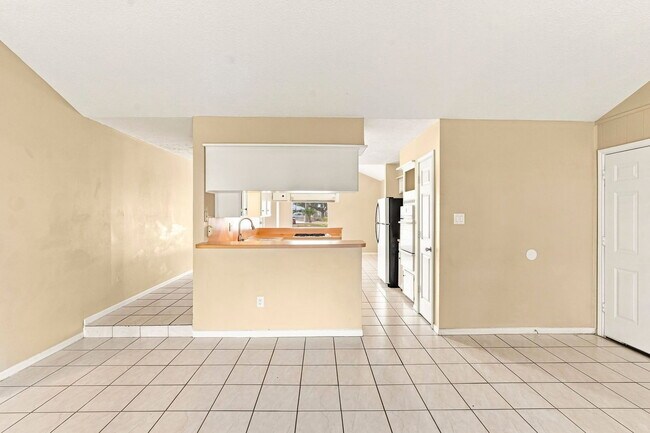 Building Photo - 703 Conestoga Cir
