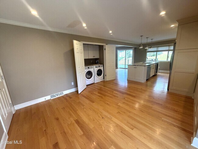 Building Photo - 53 Huntleigh Dr