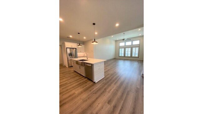 Building Photo - 405 Carneros Dr
