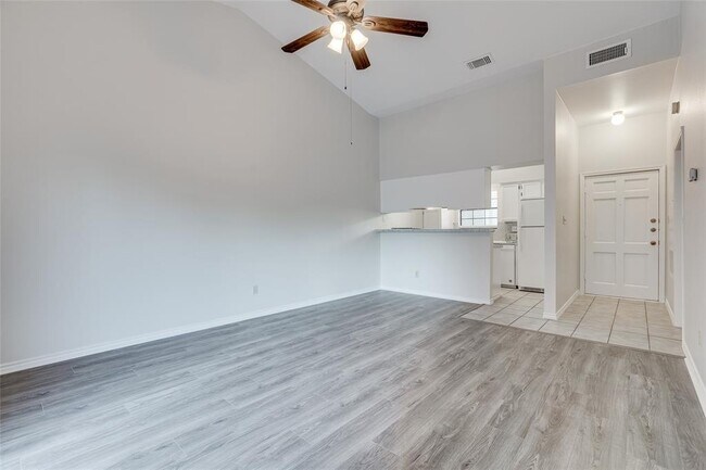 Building Photo - 1908 San Antonio St