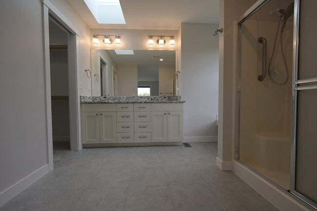 Building Photo - Newly renovated 3 bed 2 bath in a country ...